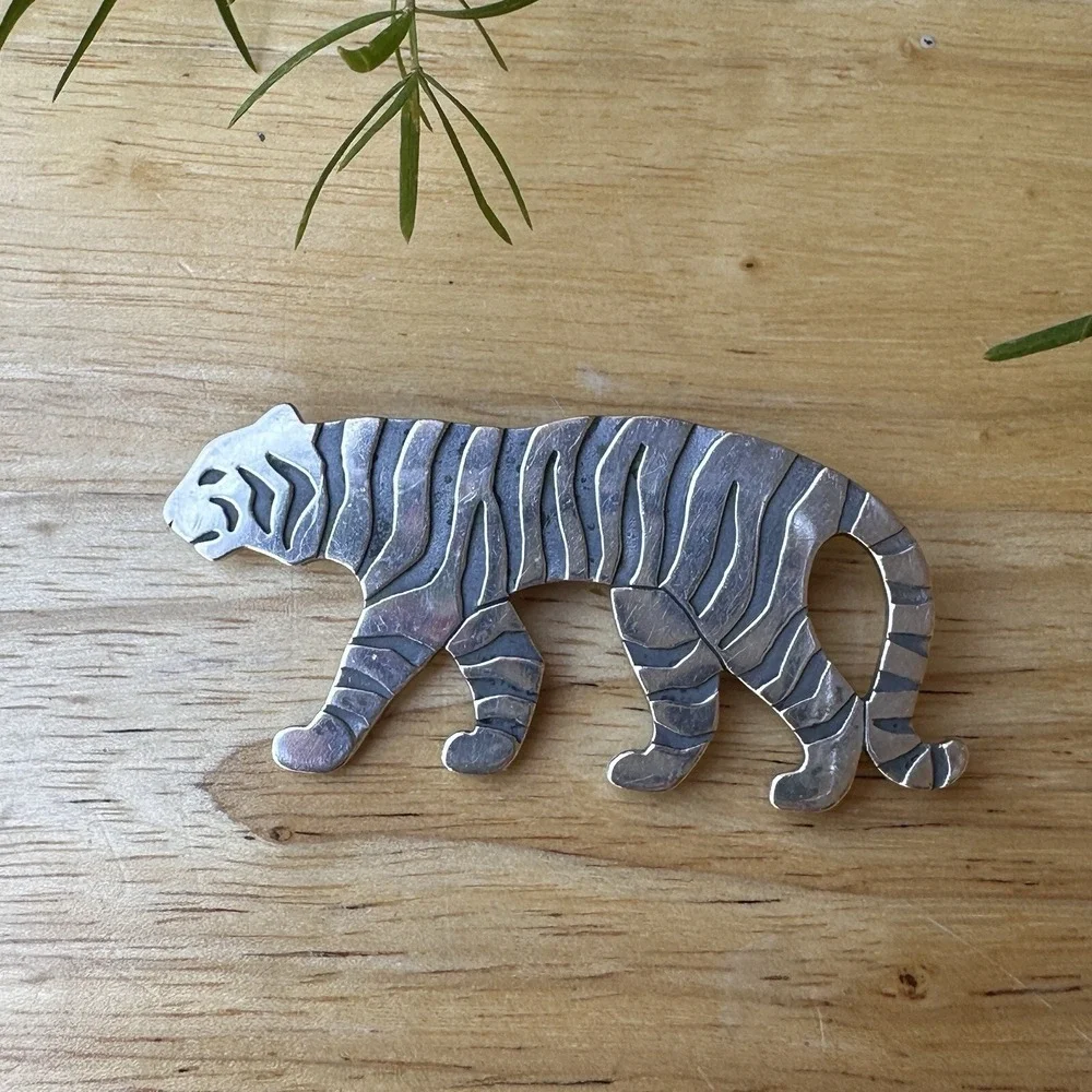 VTG James Avery Tiger Brooch Pin 2.25 Inch Retired Box 925 Sterling 15.8 grams‎